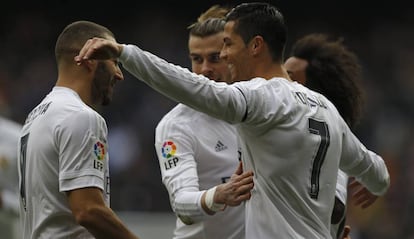 Cristiano celebra junto a Benzema, Bale y Marcelo uno de sus goles al Sporting.