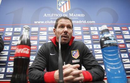 Atl&eacute;tico Madrid coach Diego Simeone talking to the press on Friday.