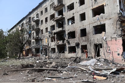 Edificio destruido el 7 de agosto en Dobropilia, Ucrania, por un misil ruso Smerch.
