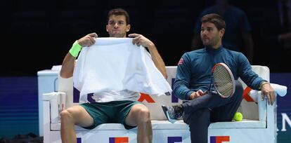 Dimitrov y Vallverd&uacute;, durante un entrenamiento en Londres.