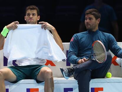 Dimitrov y Vallverd&uacute;, durante un entrenamiento en Londres.