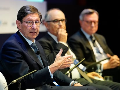 El presidente de CaixaBank, José Ignacio Goirigolzarri, interviene durante una sesión del Círculo de Economía de Barcelona.