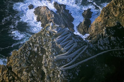 Vista aérea del faro de la isla de Faro, en Cíes.