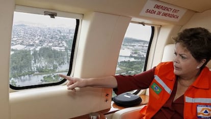 Dilma Rousseff surveys flooded areas of Brazil by helicopter on Christmas Eve.