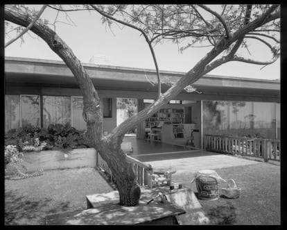 La casa que el gran maestro de la arquitectura moderna californiana, Richard Neutra, construyó en 1949 para una joven pareja de guionistas, Benedict y Nancy Freedman, fue concebida como un refugio en el que conciliar trabajo y vida familiar. Por desgracia ha sido arrasada por los incendios.