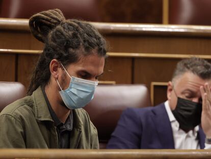 Alberto Rodríguez y su compañero Juan Antonio Delgado, el pasado jueves en el Congreso.