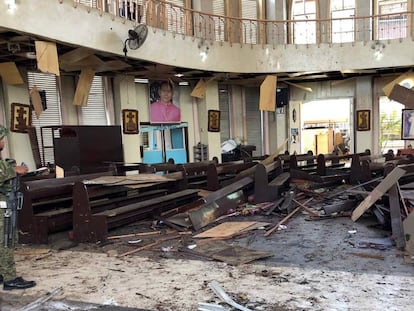 Catedral católica de Jolo (Filipinas) tras la explosión de este domingo.