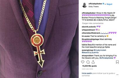 Lee ha llevado un colgante dorado con el símbolo que Prince empleó como sustituto de su nombre a partir de los años noventa.