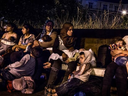 Un grupo de madres kurdas refugiadas en Belgrado, Serbia, en verano de 2015. 