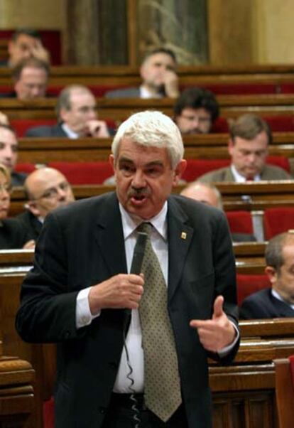 Pasqual Maragall, en un momento del debate en el Parlamento.