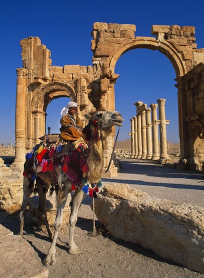 Arco monumental que daba paso a la ciudad de Palmira, en el Desierto de Siria