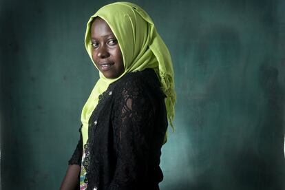 Con 26 años, Farida es la más joven de las periodistas beneficiarias del programa Voces Verdes de Tanzania. Su papel en la difusión de los proyectos de sus compañeras de viaje, líderes y campesinas, será fundamental, pues la reportera trabaja como presentadora de programas en uno de los medios de comunicación que más audiencia tiene: la televisión.
