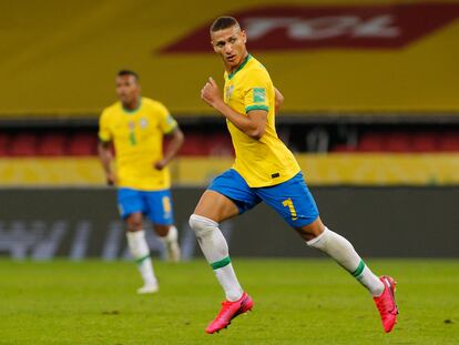 Richarlison celebra el primer gol de Brasil frente a Ecuador.