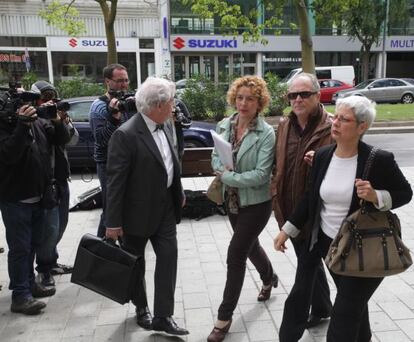 Rosa Garrido, la primera por la derecha, junto a su marido y Misericòrdia Dosaiguas.