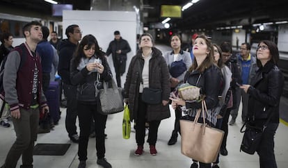 Pasajeros en Sants, en una imagen de archivo.