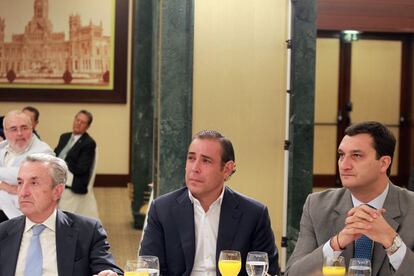 José María Marín Marín, presidente de la Cnmc, Manuel Mirat, presidente ejecutivo de Prisa Noticias y Francisco Javier Garzón, Consejero delegado del Icex, en el Foro Cinco Días.