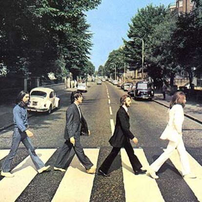 Los Beatles, en la calle londinense de Abey Road.