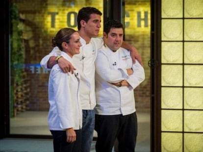 En la imagen de los tres finalistas de la primera edición de Top Chef'