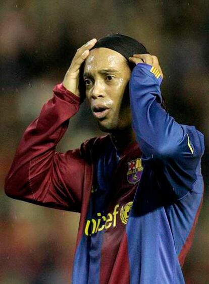 Ronaldinho, tras fallar una ocasión.