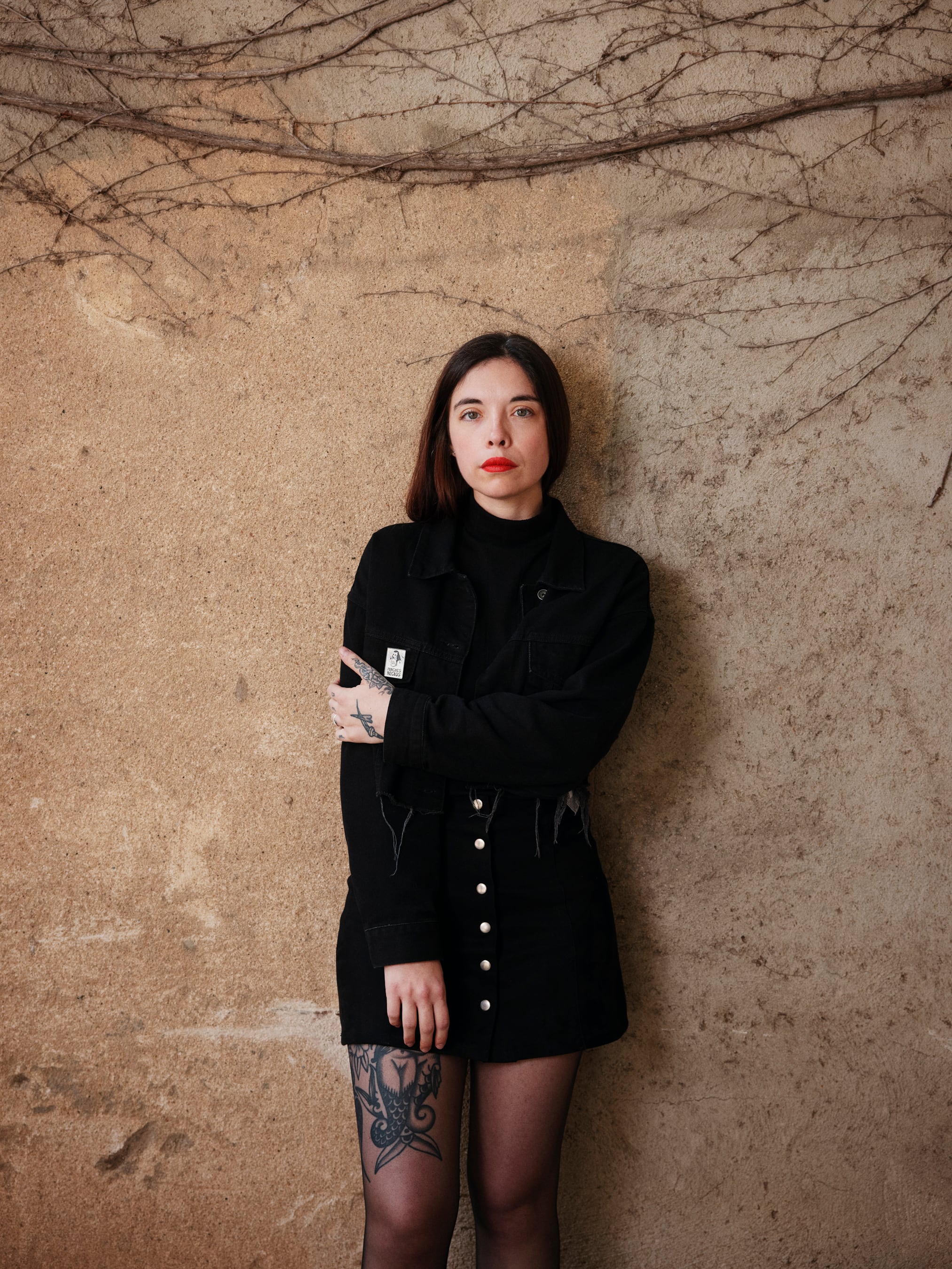 Luna Miguel. Escritora, poeta y editora milenial y expuesta a los medios desde su adolescencia.