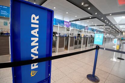 Mostrador de Ryanair en el aeropuerto de Gatwick.