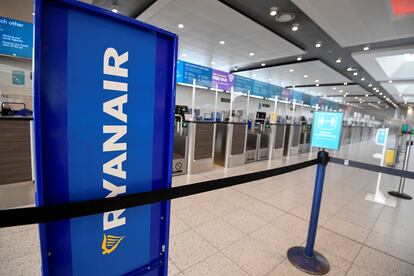 Mostrador de Ryanair en el aeropuerto de Gatwick.
