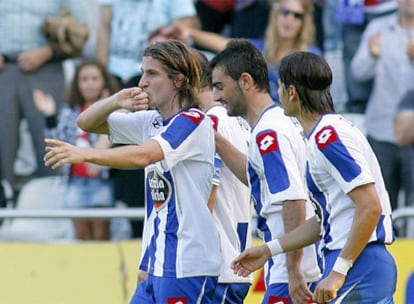 Los jugadores del Deportivo celebran el gol