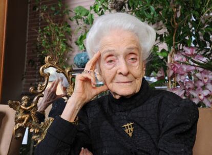 Rita Levi-Montalcini, premio Nobel de Medicina, sigue trabajando a punto de cumplir los 100 años