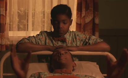 Fotograma del vídeo clip de la canción 'Papaoutai'