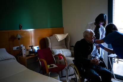 A resident at a Barcelona senior home receives his Covid-19 vaccine.