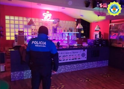 Desalojado un local de la calle Cerro Santo por una fiesta ilegal