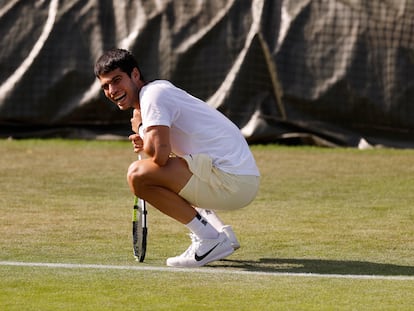 Carlos Alcaraz, durante un entrenamiento en las instalaciones de Wimbledon.