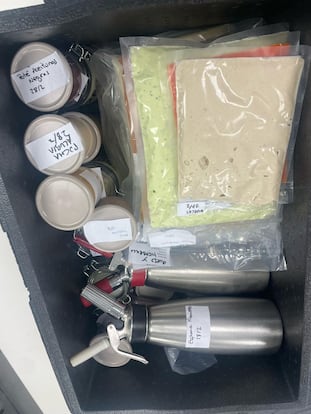 En el congreso Diálogos de Cocina, el equipo de i+d de Mugaritz adaptaron el menú de la sidrería donde cenaban los ponentes para Pep Gatell.