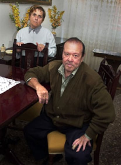 Los padres de Pascual, Adolfo y Magdalena, en su casa de Moncofa.