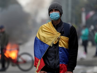 Manifestante participa de um protesto contra o Governo da Colômbia em Bogotá, na quarta-feira, 9 de junho de 2021.