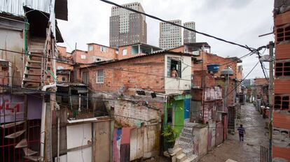 Favela Panorama com o Parque Cidade Jardim ao fundo