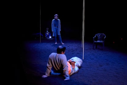 Escena de la obra 'Expulsin', de Pau Mir, en la sala Beckett de Barcelona.