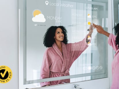 Artículo de EL PAÍS Escaparate que compara y analiza los mejores espejos inteligentes de baño de 2025.