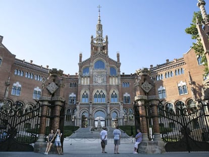 Fachada del recinto modernista del hospital de Sant Pau, en cuyo interior se encuentra la Casa Asia. 