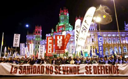 Cabecera de la manifestación en la plaza de Cibeles.