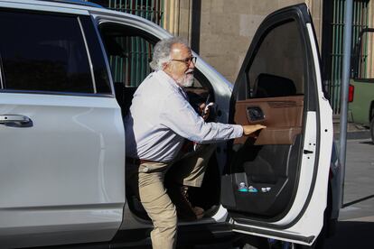 Alejandro Encimas llega a Palacio Nacional para la reunión con los familiares de los normalistas, este lunes.