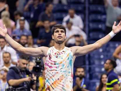 Carlos Alcaraz celebra su triunfo ante Alexander Zverev en la Arthur Ashe.