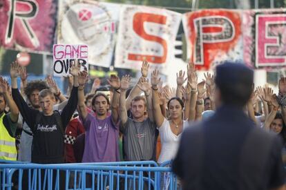 Los indignados, junto al Congreso de los Diputados