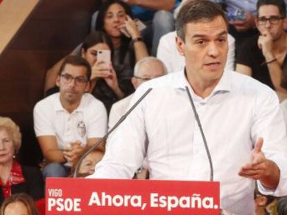 El candidato socialista ironiza con que Rivera le  levante el castigo  a su partido  si se porta bien  mientras pacta con el PP y la ultraderecha