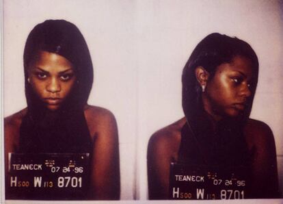 A la rapera Kimberly Jones, conocida como Lil' Kim, la detuvieron a los 22 años en Nueva Jersey en 1996 por posesión de marihuana.