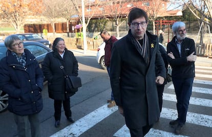 Carles Mund&oacute; a su llegada al colegio electoral de Gurb (Barcelona), donde reside, el pasasdo 21 de diciembre.