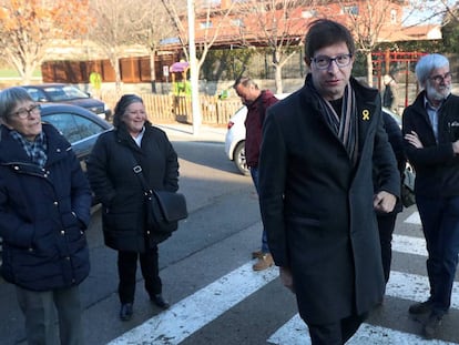 Carles Mundó a la seva arribada al col·legi electoral de Gurb (Osona), on resideix, el passat 21 de desembre.