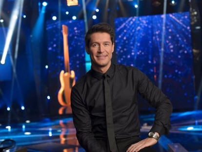 El presentador Jaime Cantizano, en el plató de 'Hit-La canción'