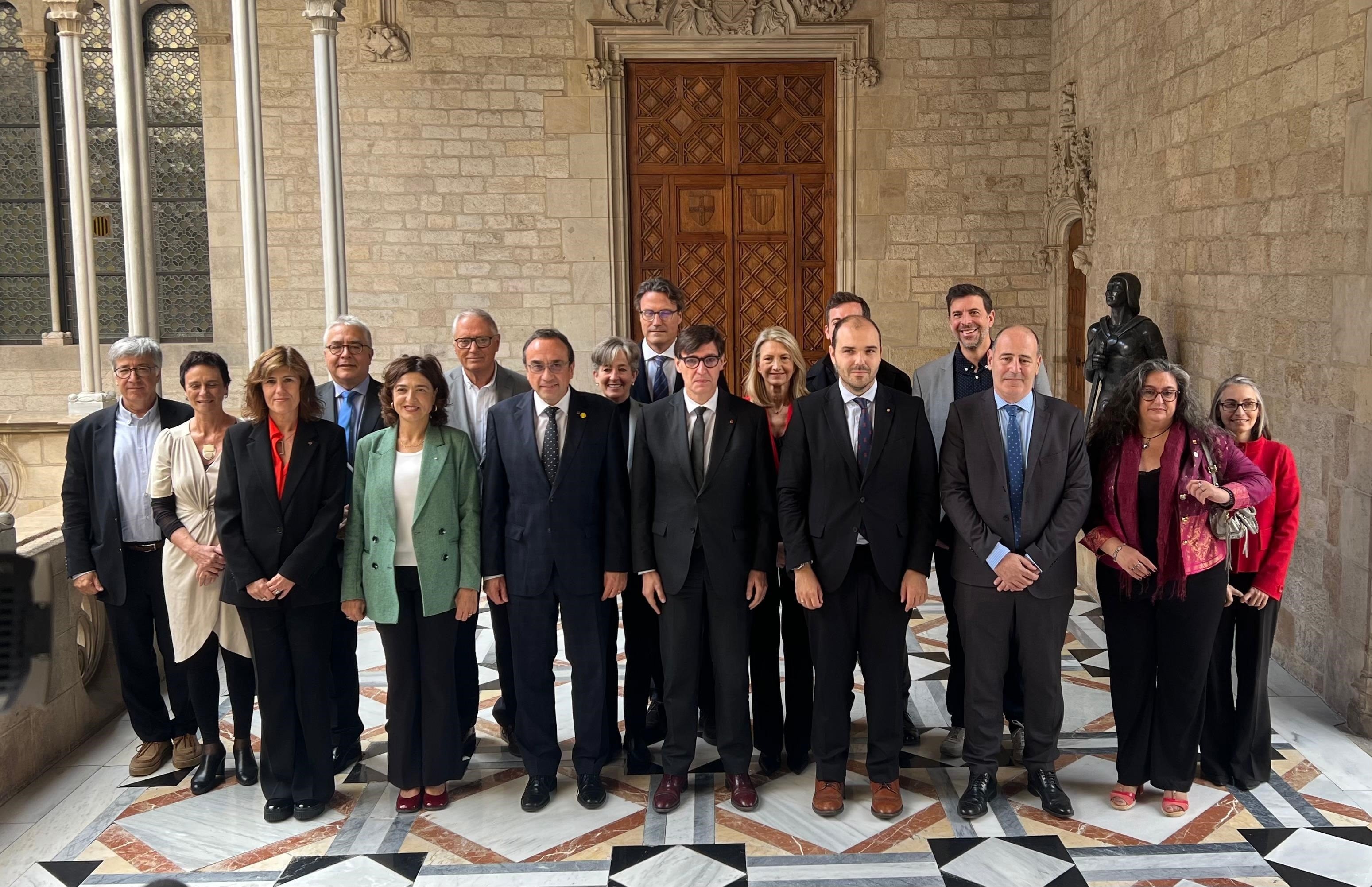 El derecho al error, la agilización de la contratación pública y la integración de la IA: las claves de Illa para modernizar la administración catalana