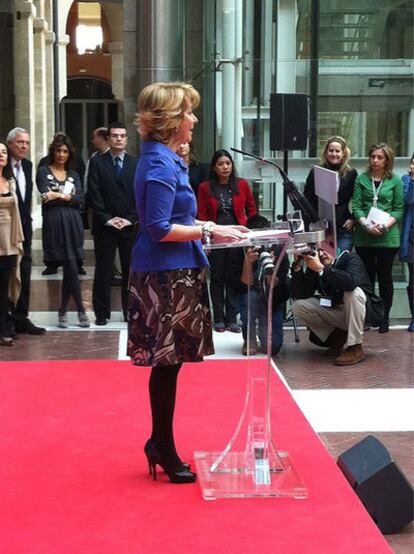 La presidenta de Madrid, Esperanza Aguirre, durante el acto de esta mañana en la Puerta del Sol.